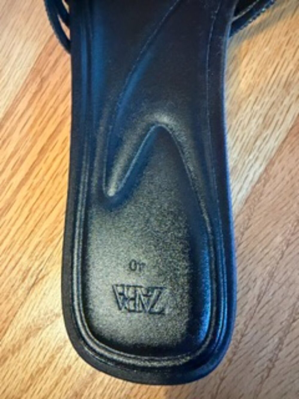 Zara women’s black slide sandals with a subtle touch of sparkle. European sz 40 - Picture 3 of 4
